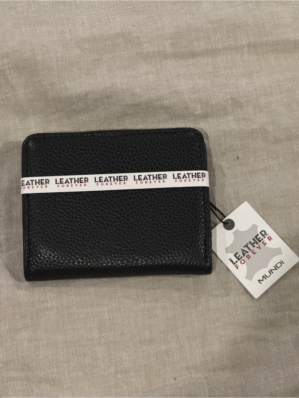 Mundi Black Pebbled Leather UNISEX Bi-Fold Wallet - NWT! Fall Accessory!
